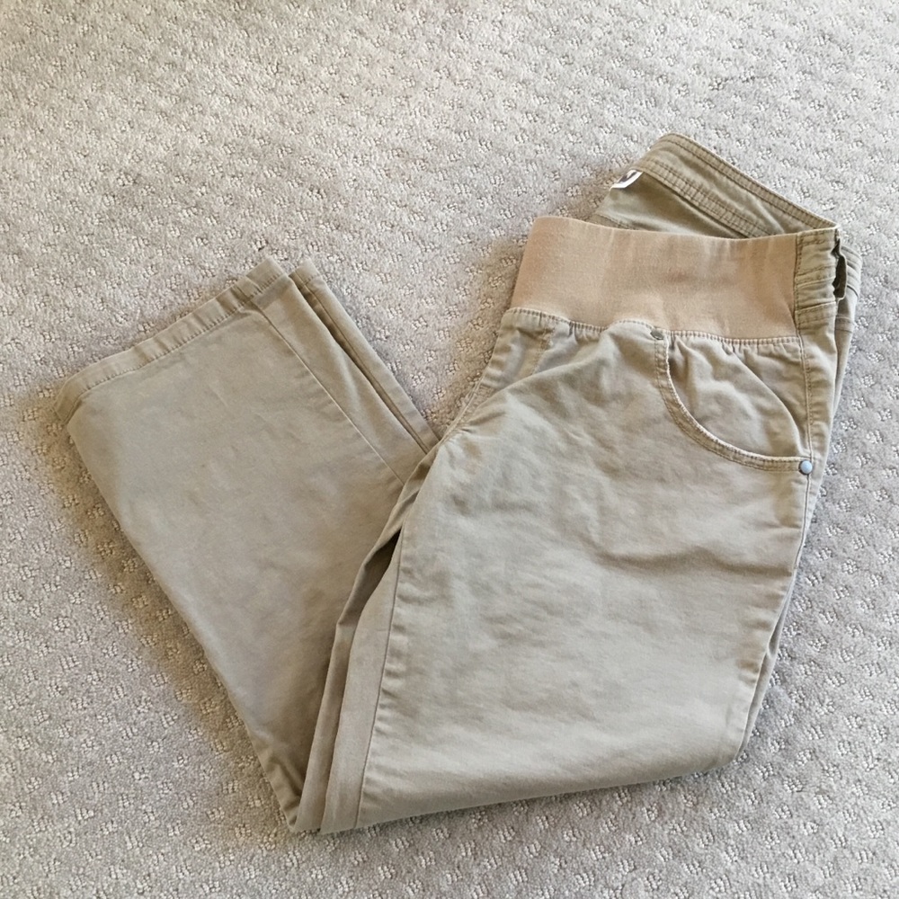 Maternity capri pants
